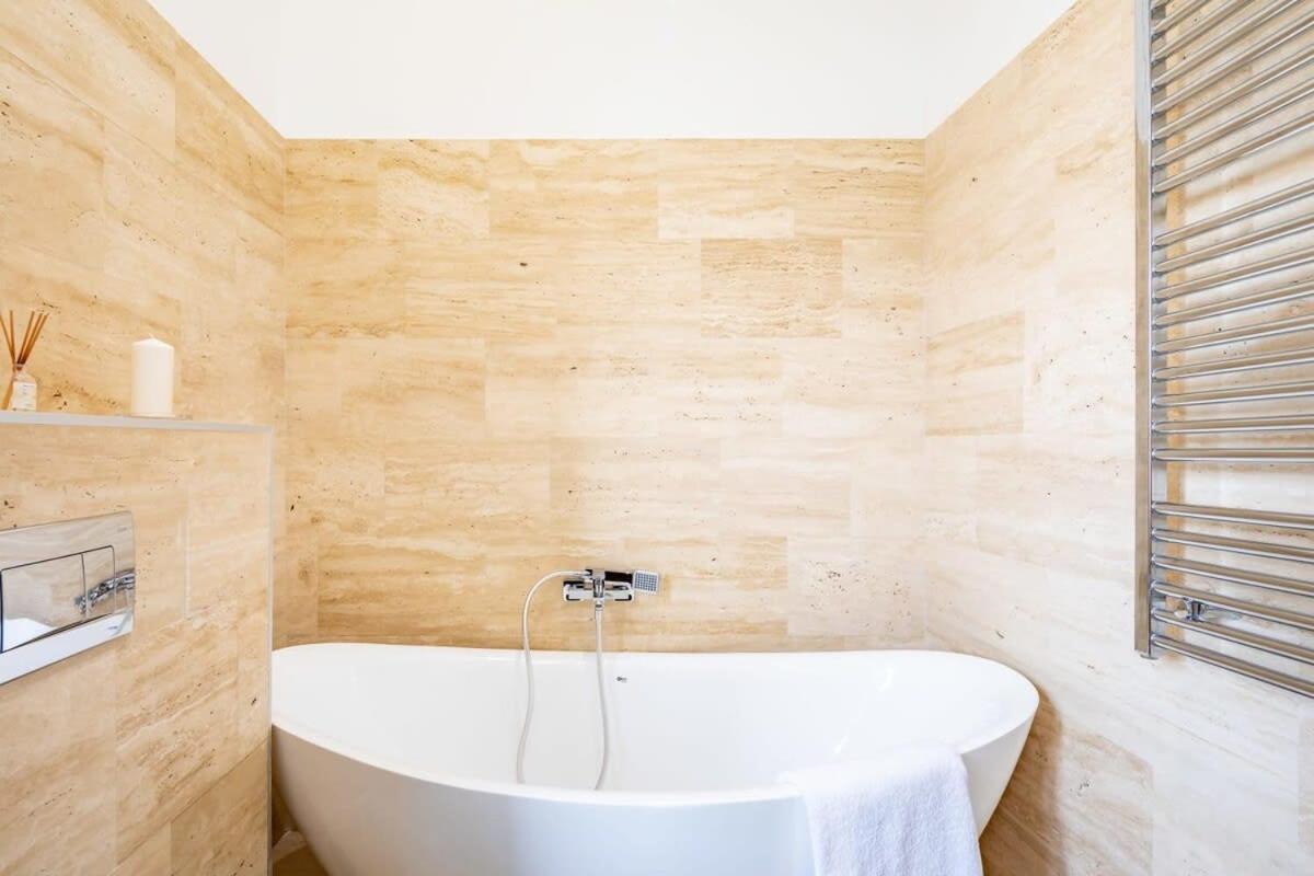 Splendid Perfectly Located Flat With Sauna Apartment Budapest Exterior photo