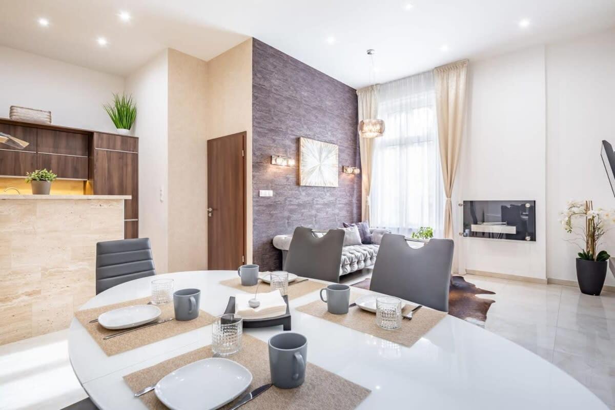 Splendid Perfectly Located Flat With Sauna Apartment Budapest Exterior photo